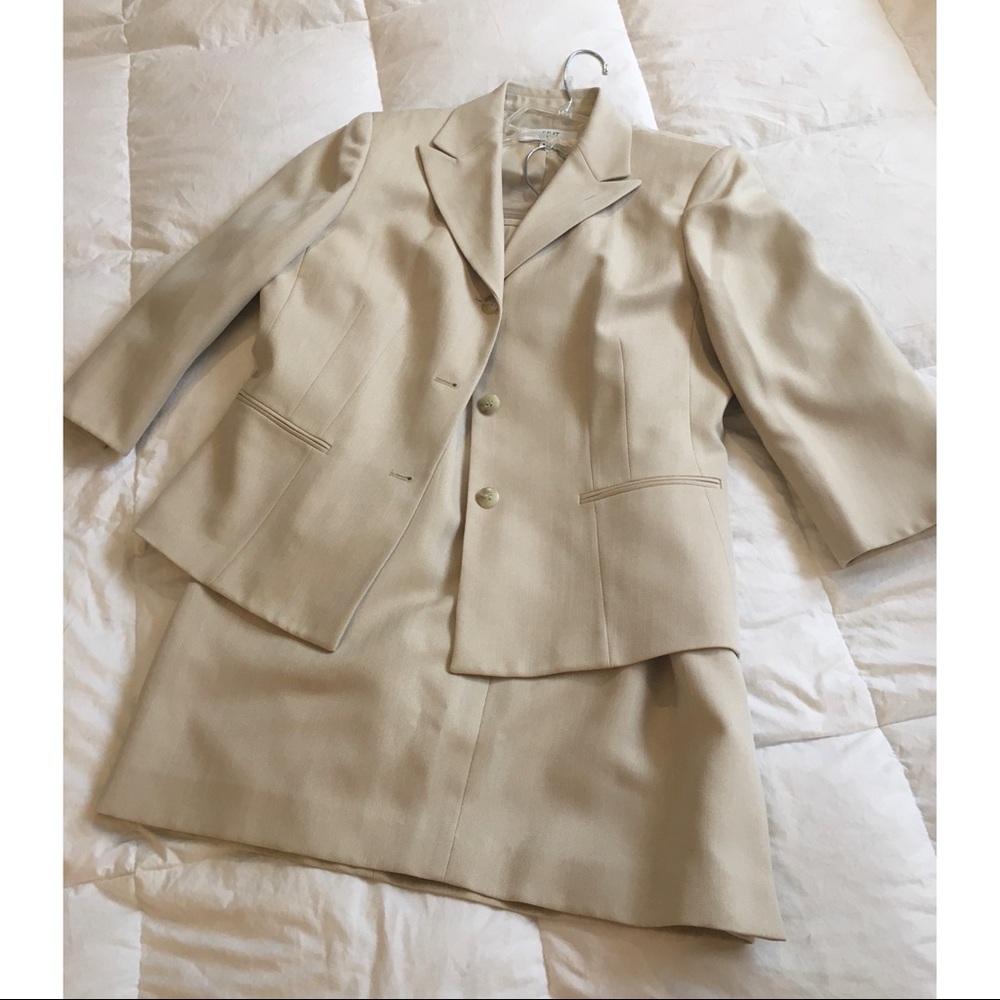 NWT LE SUIT 2 Piece Set